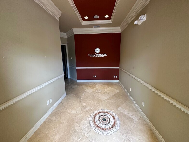 More Photos Of 1935 Commerce Ln, Jupiter Office For Lease