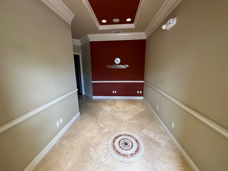 More Photos Of 1935 Commerce Ln, Jupiter Office For Lease