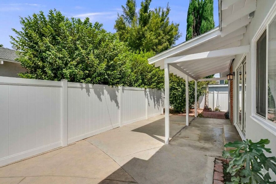 More Photos Of 15907 Enadia Way, Van Nuys Apartments For Sale