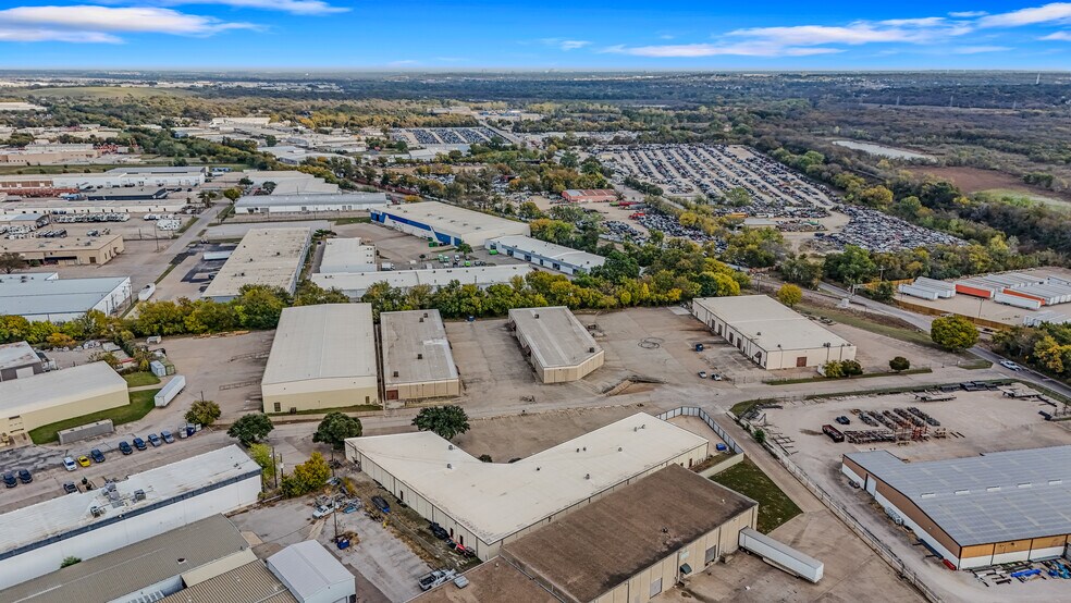 More Photos Of 1315 Colony Ct, Haltom City Distribution For Lease