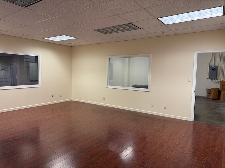 More Photos Of 1365-1367 E 16th St, Los Angeles Warehouse For Sale