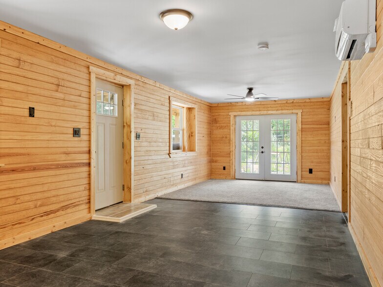 More Photos Of 137 Red Maple Ln, Burnsville Apartments For Sale