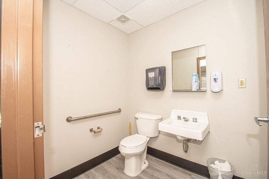 More Photos Of 200 Eaton Lewisburg Rd, Eaton Medical For Lease