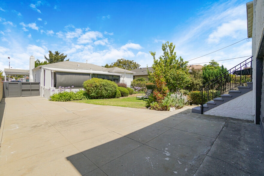 More Photos Of 2218 24th St, Santa Monica Apartments For Sale