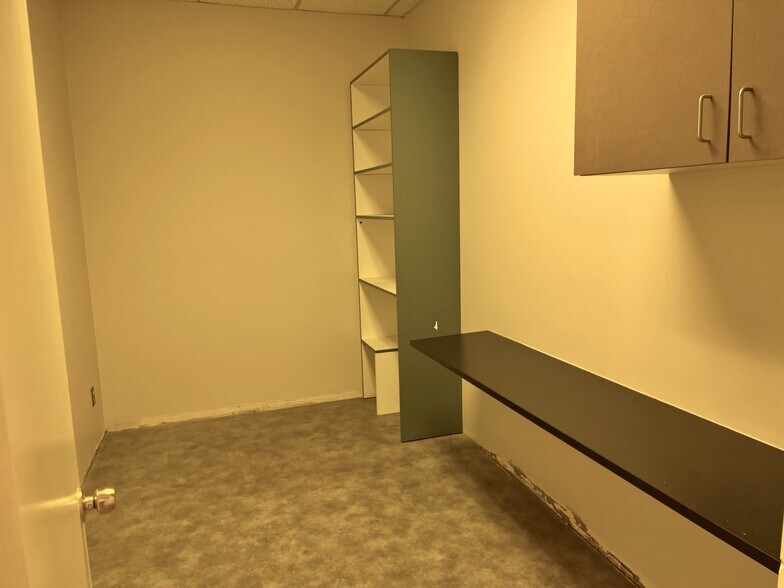 More Photos Of 18010-18094 SE McLoughlin Blvd, Milwaukie General Retail For Lease