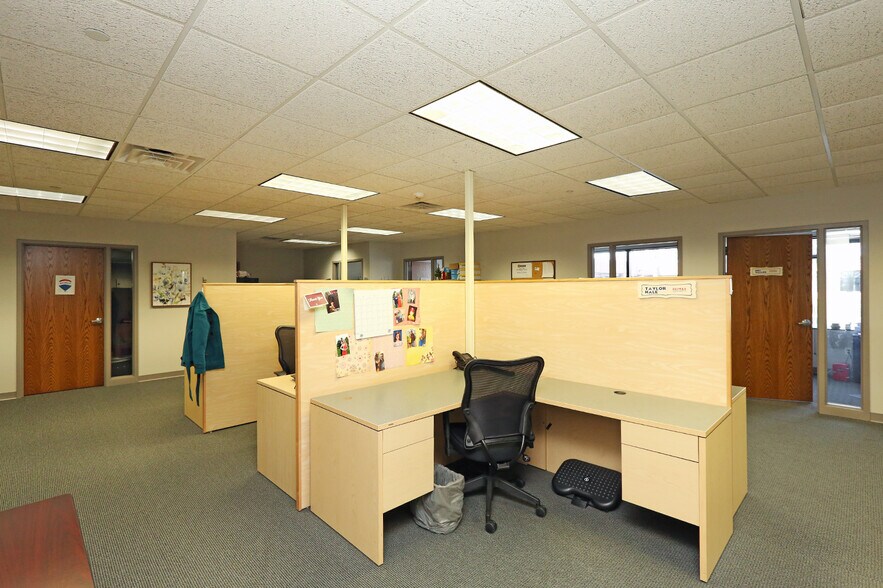 More Photos Of 7101-7199 Vista Dr, West Des Moines Coworking Space
