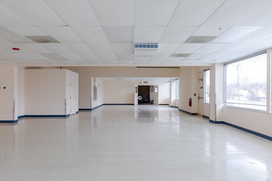 More Photos Of 1715-1785 Winnetka Cir, Rolling Meadows Unknown For Sale