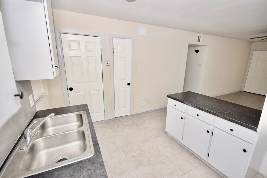 More Photos Of 3616 Harvey St, McAllen Apartments For Sale