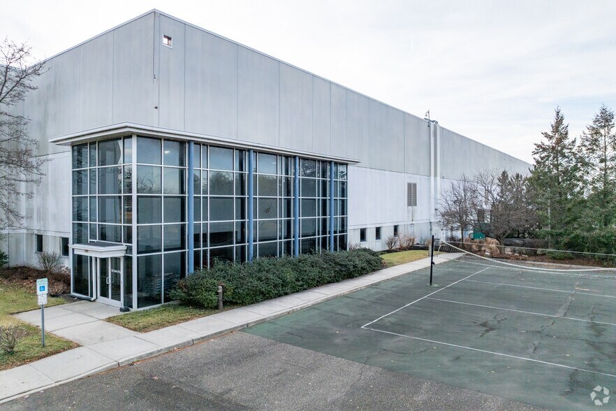 More Photos Of 100 Liberty Way, Cranbury Warehouse For Lease