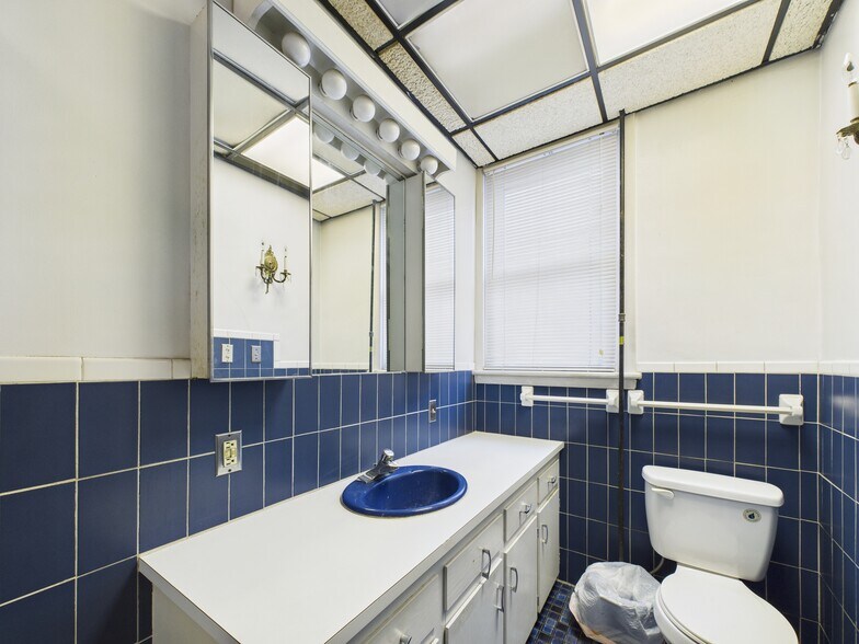 More Photos Of 40 E Genesee St, Auburn Storefront Retail Residential For Lease