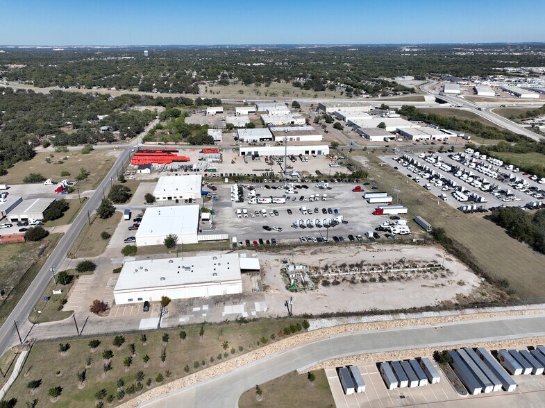 More Photos Of 4901 Parker Henderson Rd, Fort Worth Warehouse For Lease