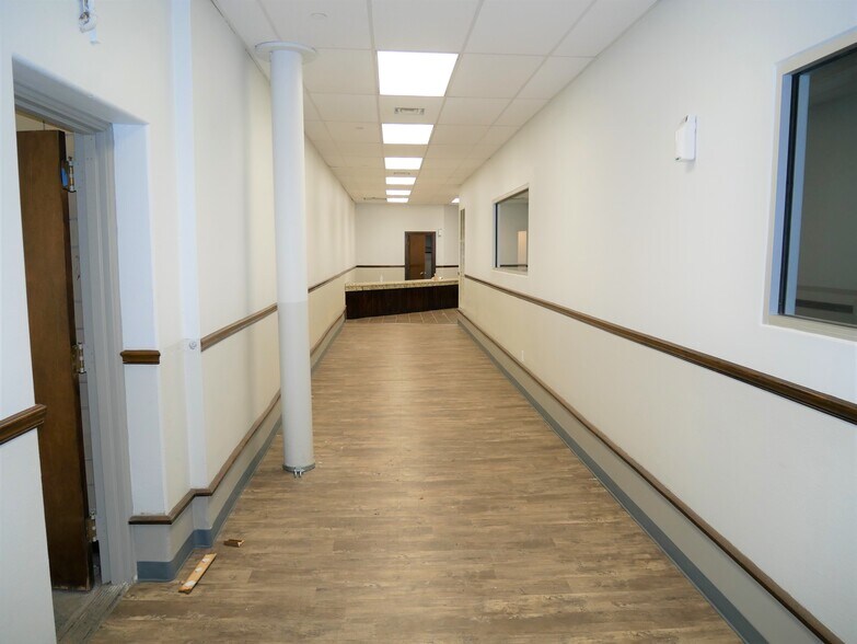 More Photos Of 105 Maple St, Rossville Light Distribution For Sale