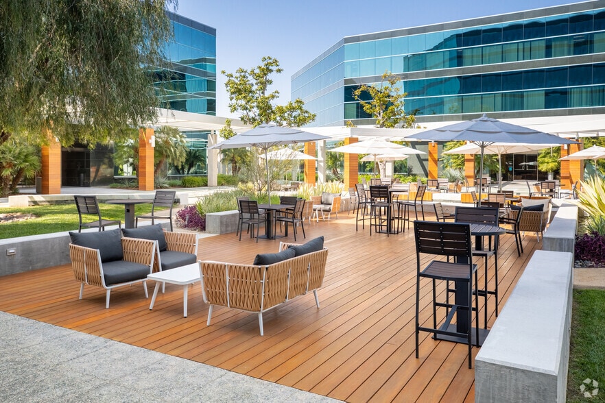 More Photos Of 9655 Granite Ridge Dr, San Diego Unknown For Lease