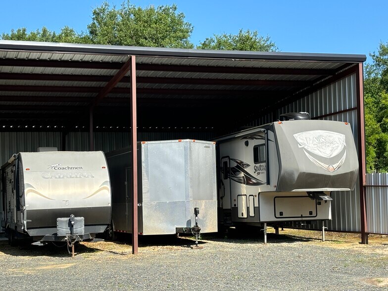 More Photos Of 504 Louise st, Atlanta Self Storage For Sale