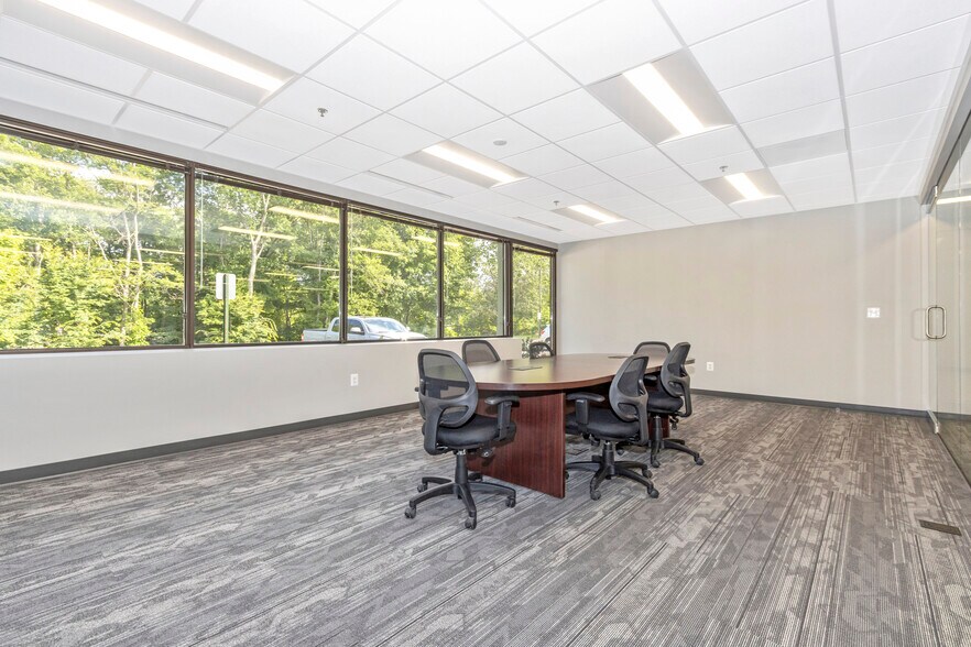 More Photos Of 9125 Guilford Rd, Columbia Flex For Lease