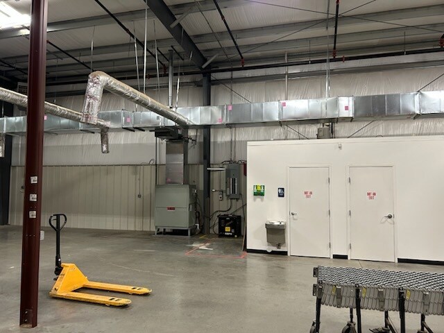 More Photos Of 112 Prosperity Blvd, Piedmont Distribution For Lease
