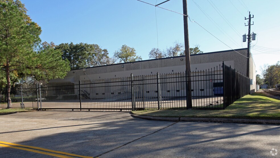 More Photos Of 3701-3749 Yale St, Houston Unknown For Lease