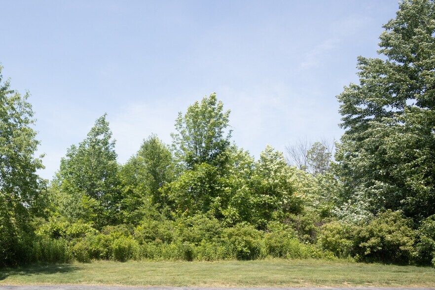 More Photos Of 10 State Farm Pl, Ballston Spa Office For Lease