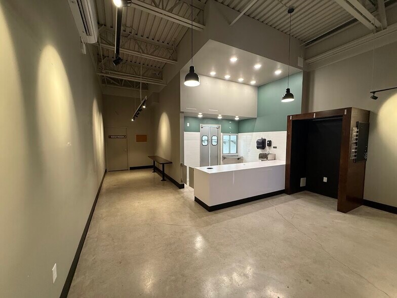 Primary Photo Of 1304 W Borgfeld Dr, San Antonio Storefront For Lease
