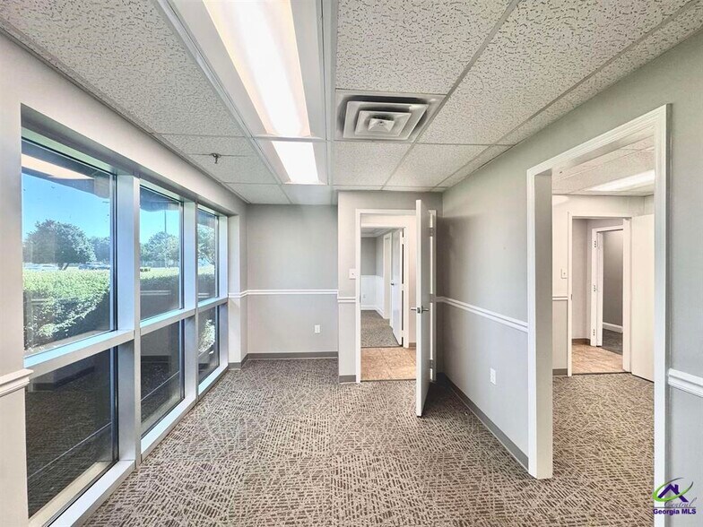 More Photos Of 801 Valley Dr, Perry Distribution For Lease