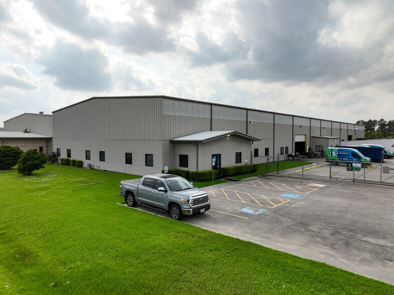 Primary Photo Of 6610 Willowbrook Park Dr, Houston Warehouse For Lease