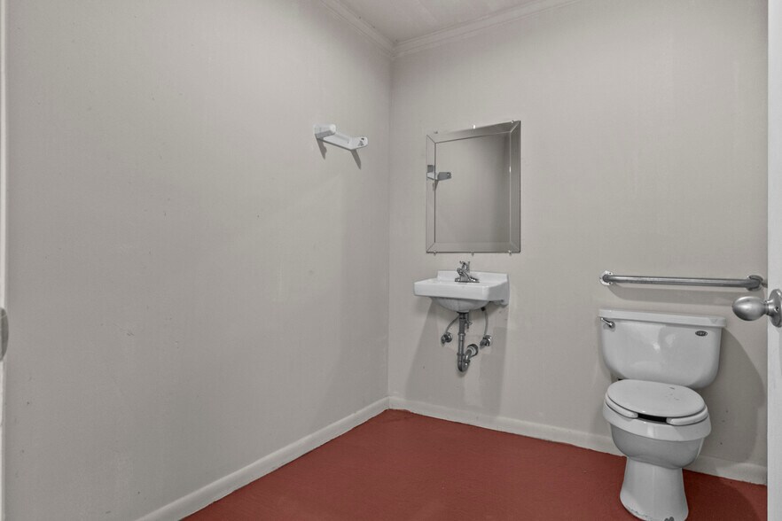 More Photos Of 4200 US-82 Hwy, Dawson Flex For Lease