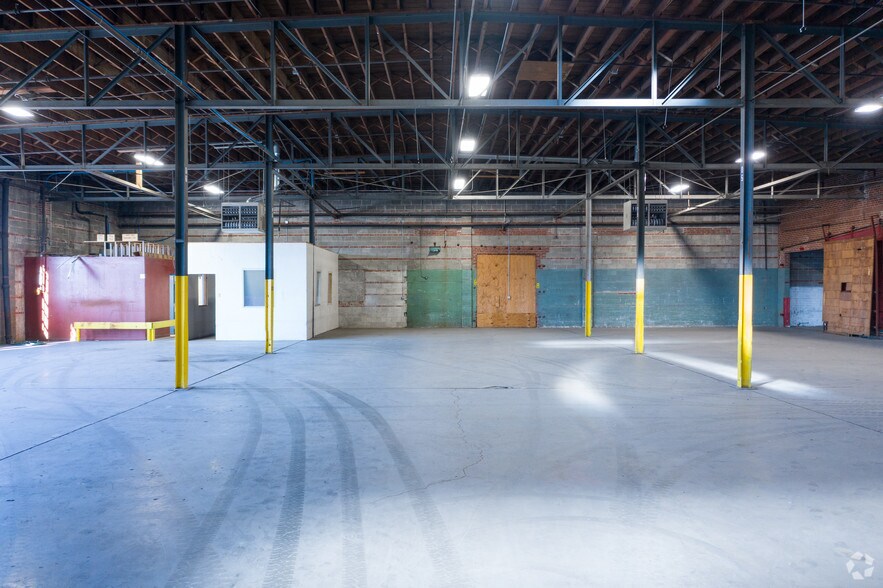 More Photos Of 88-92 Sunshine Rd, Kansas City Distribution For Lease