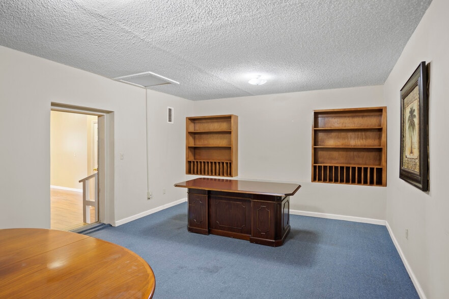 More Photos Of 20735 Central Ave E, Blountstown Office For Sale