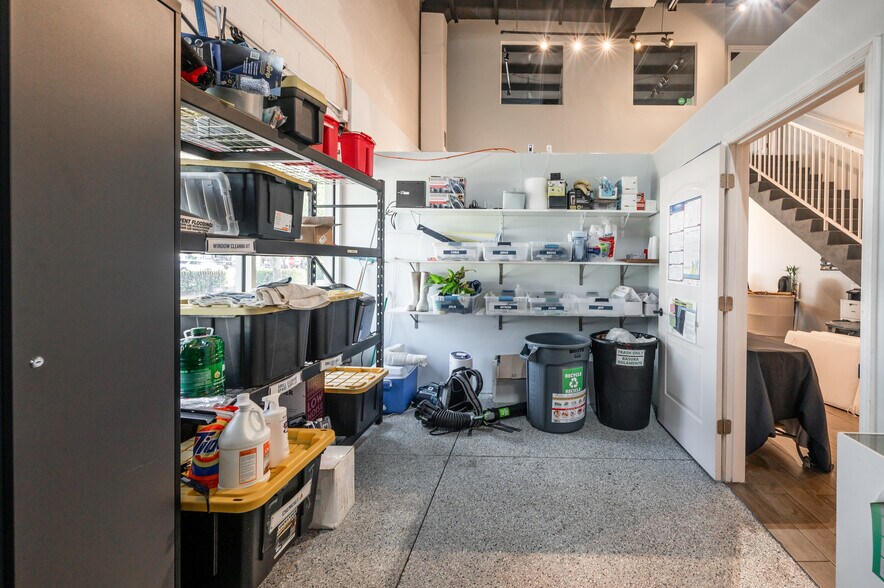 More Photos Of 5405 Taylor Rd, Naples Showroom For Sale
