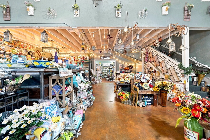 More Photos Of 870 Hartnell Ave, Redding Garden Center For Sale