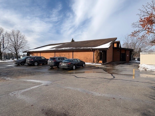More Photos Of 1060 Orlando Dr, Green Bay Office For Sale