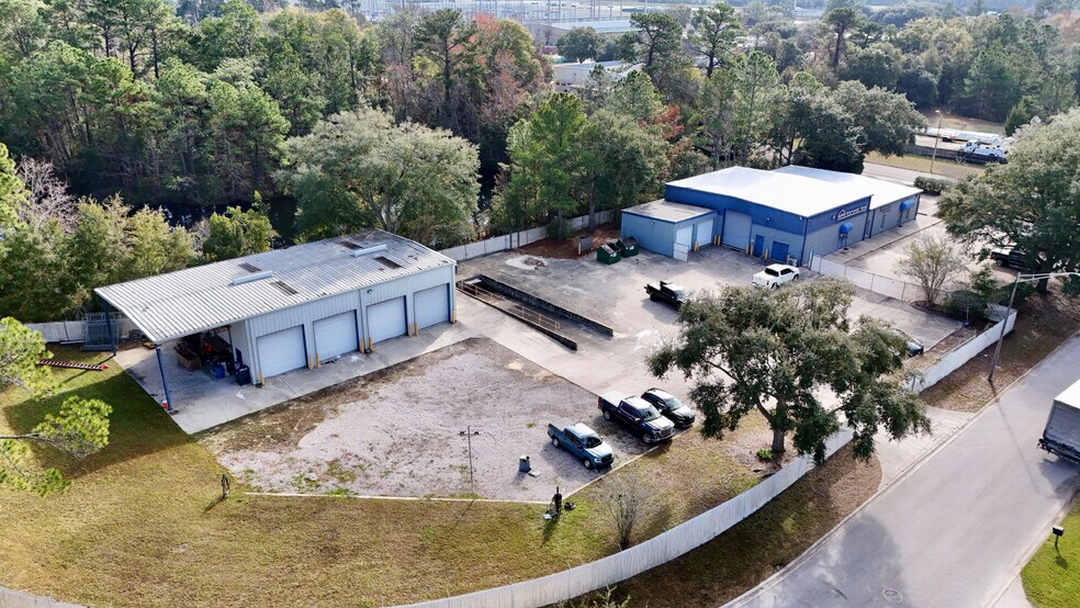 Primary Photo Of 7091 Davis Creek Rd, Jacksonville Warehouse For Lease