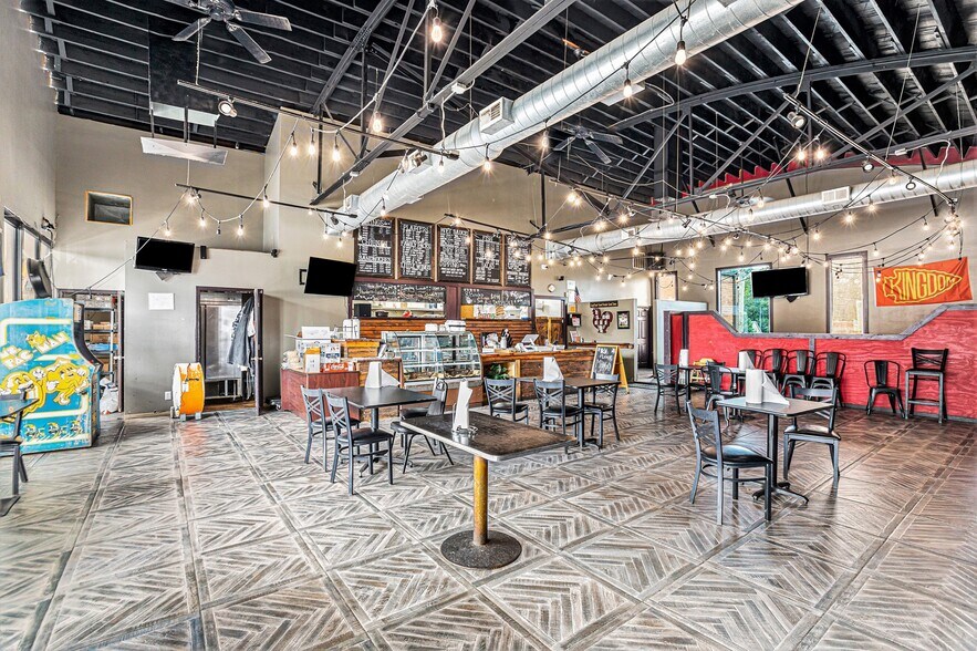 More Photos Of 3927-3929 Broadway Blvd, Kansas City Restaurant For Lease