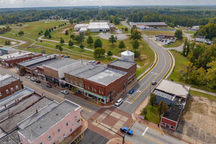 More Photos Of 1801 Main, Victoria General Retail For Sale