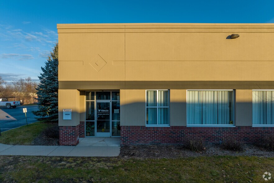More Photos Of 25873-25893 Meadowbrook Rd, Novi Flex For Sale