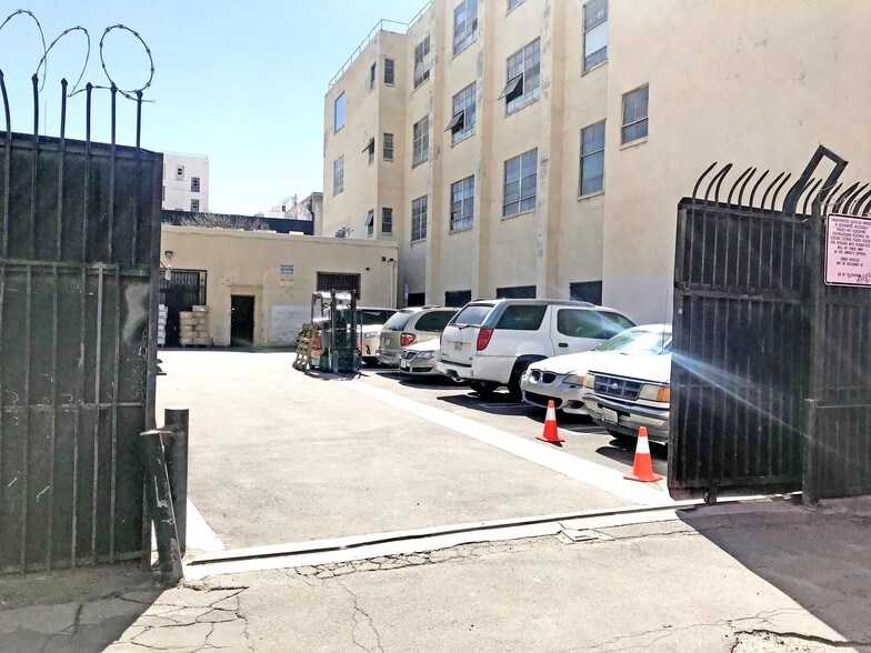 More Photos Of 120-128 E 11th St, Los Angeles Distribution For Lease