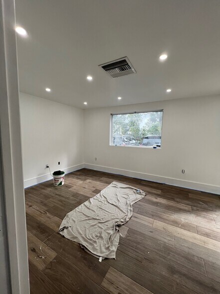 More Photos Of 352 Tall Pines Rd, West Palm Beach Warehouse For Lease