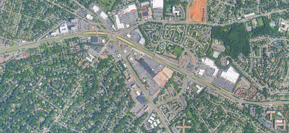 More Photos Of 6211 Leesburg Pike, Falls Church Department Store For Lease