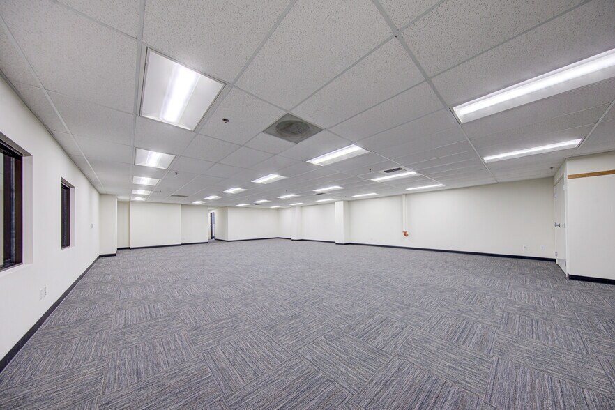 More Photos Of 4625 Wible Rd, Bakersfield Auto Dealership For Lease