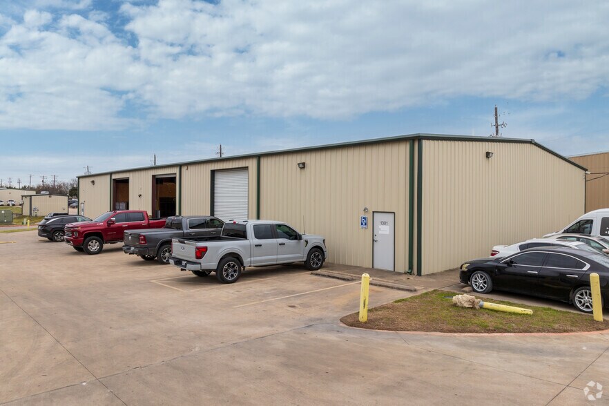 More Photos Of 1834 Ferguson Ln, Austin Unknown For Lease