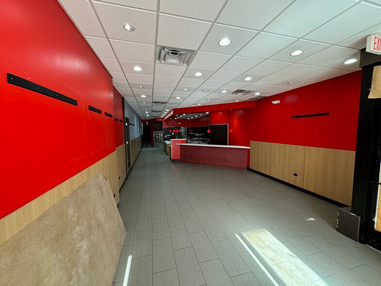 More Photos Of 1040-1044 Lake St, Oak Park Storefront Retail Office For Lease