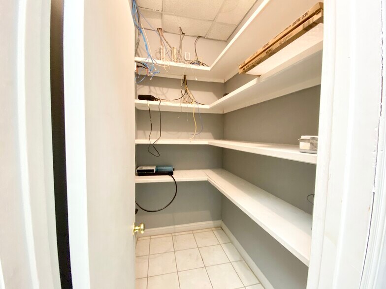 More Photos Of 3102 E Business 83, Weslaco Office For Lease