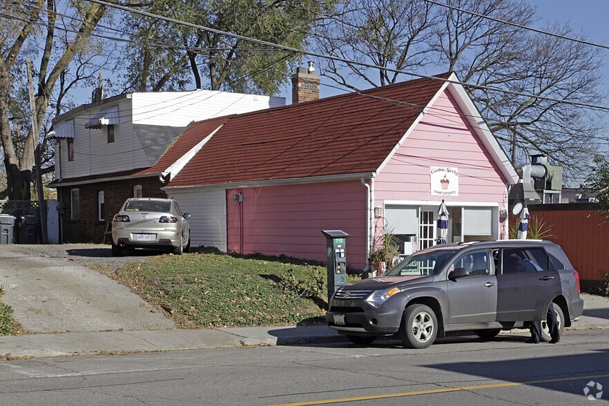 More Photos Of 11 Stavebank Rd N, Mississauga Storefront Retail Residential For Lease