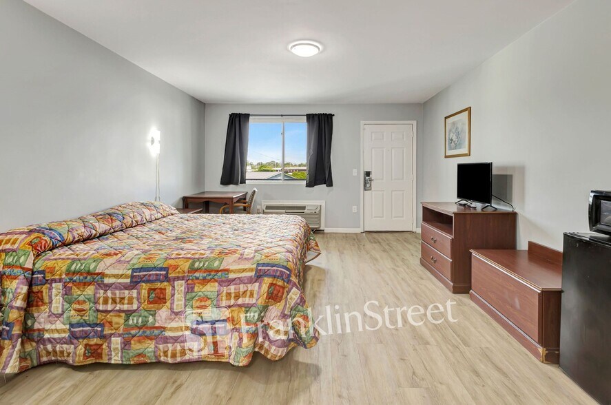 More Photos Of 451 Aerospace Way, Nashville Apartments For Sale