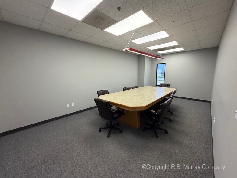 More Photos Of 732 N Miller Rd, Springfield Warehouse For Lease