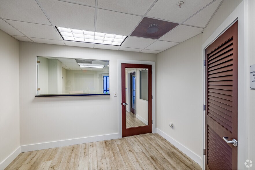 More Photos Of 780-782 NW 42nd Ave, Miami Office For Lease