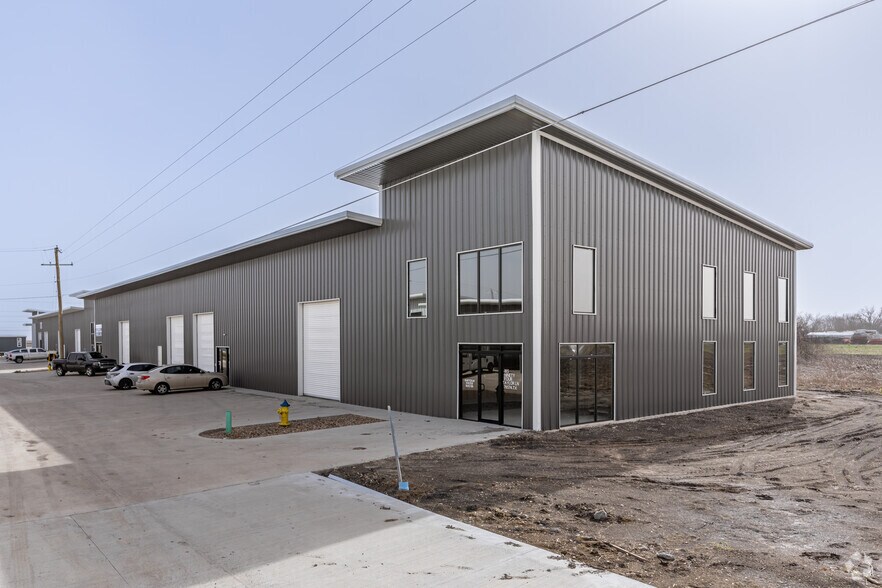 More Photos Of 185 Ninety Four, Taylor Warehouse For Lease