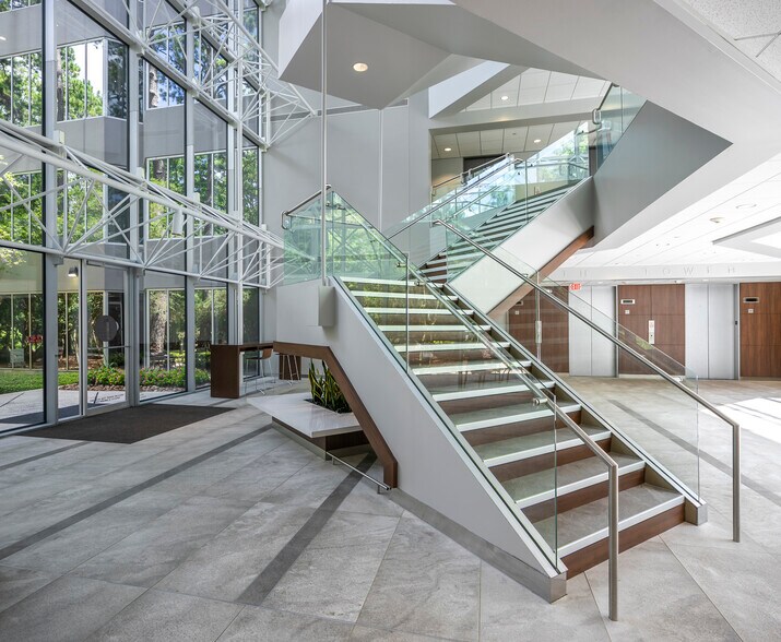 More Photos Of 2001 Timberloch, The Woodlands Office For Lease