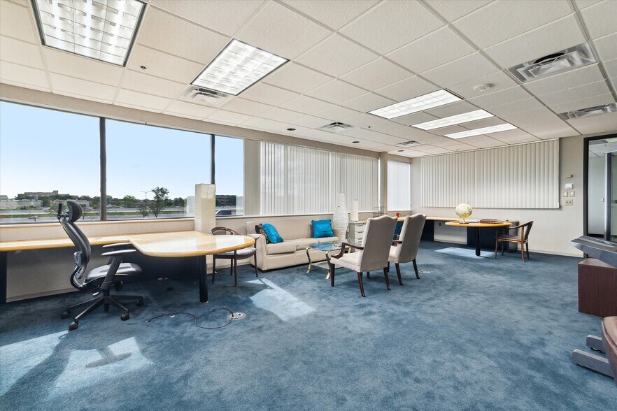 More Photos Of 950 Stephenson Hwy, Troy Loft Creative Space For Lease