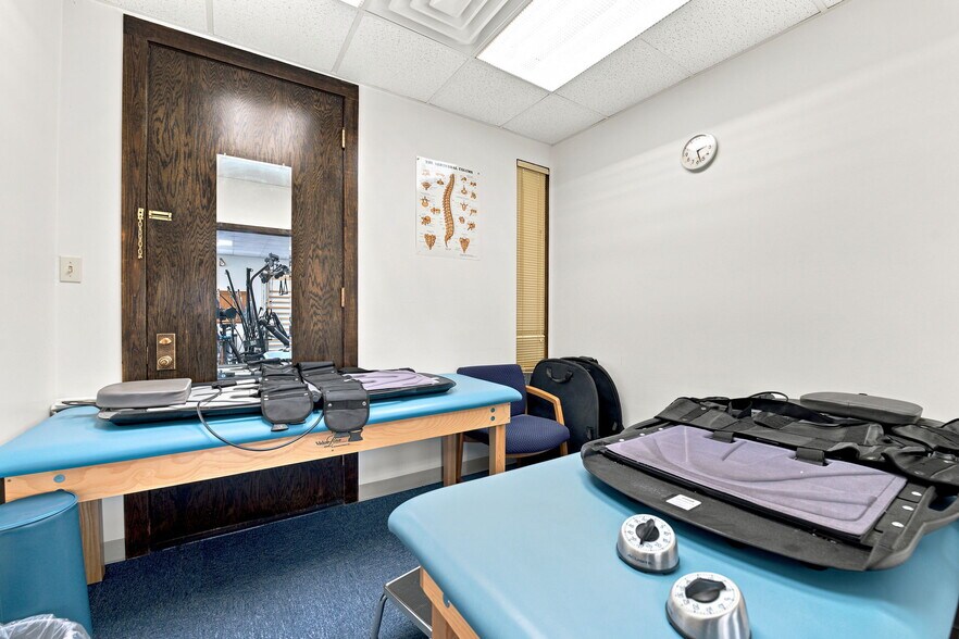 More Photos Of 4647 W 103 St, Oak Lawn Medical For Sale